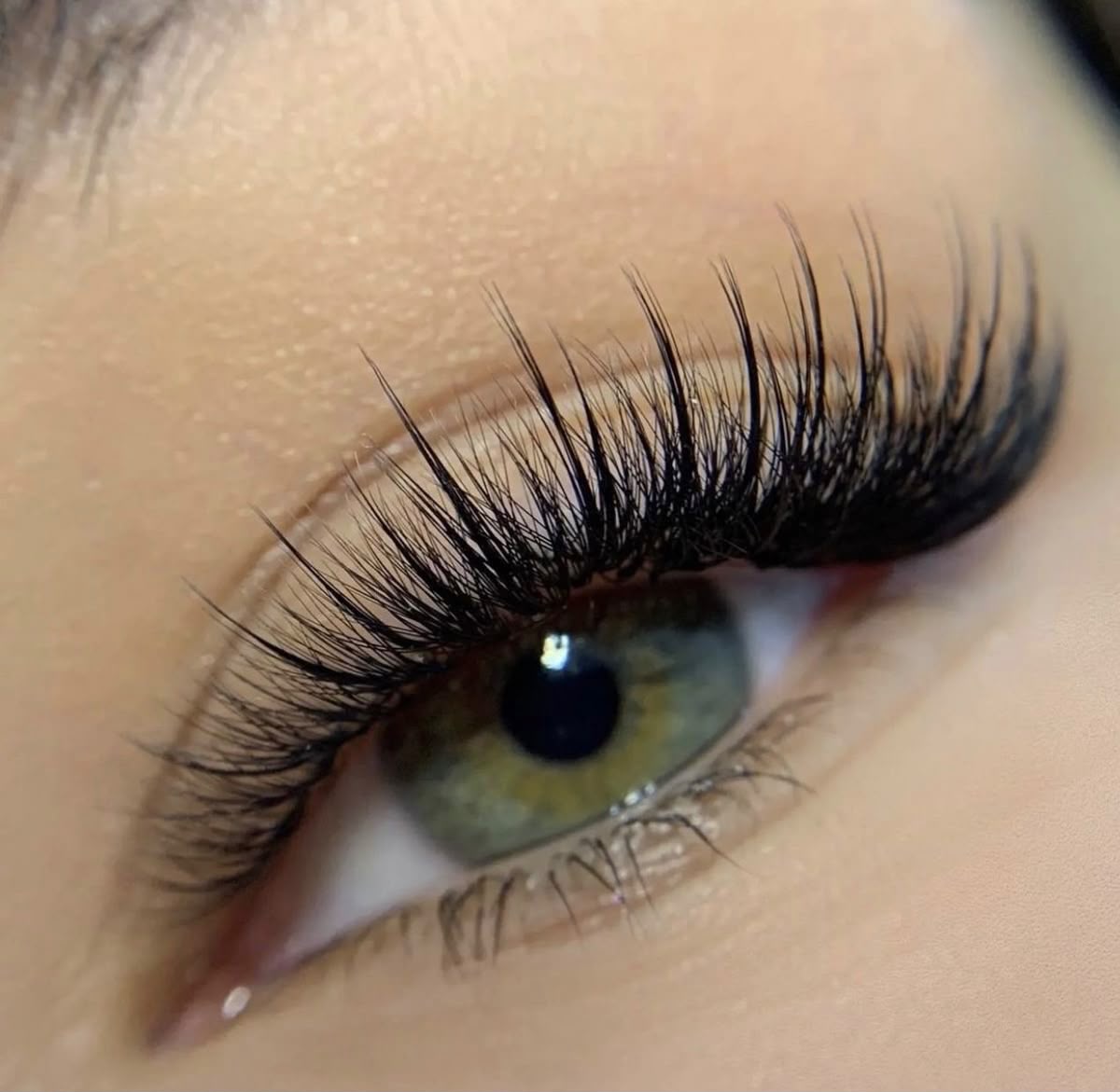 Klassischer Wimpernlook mit definierten einzelnen Wimpern
